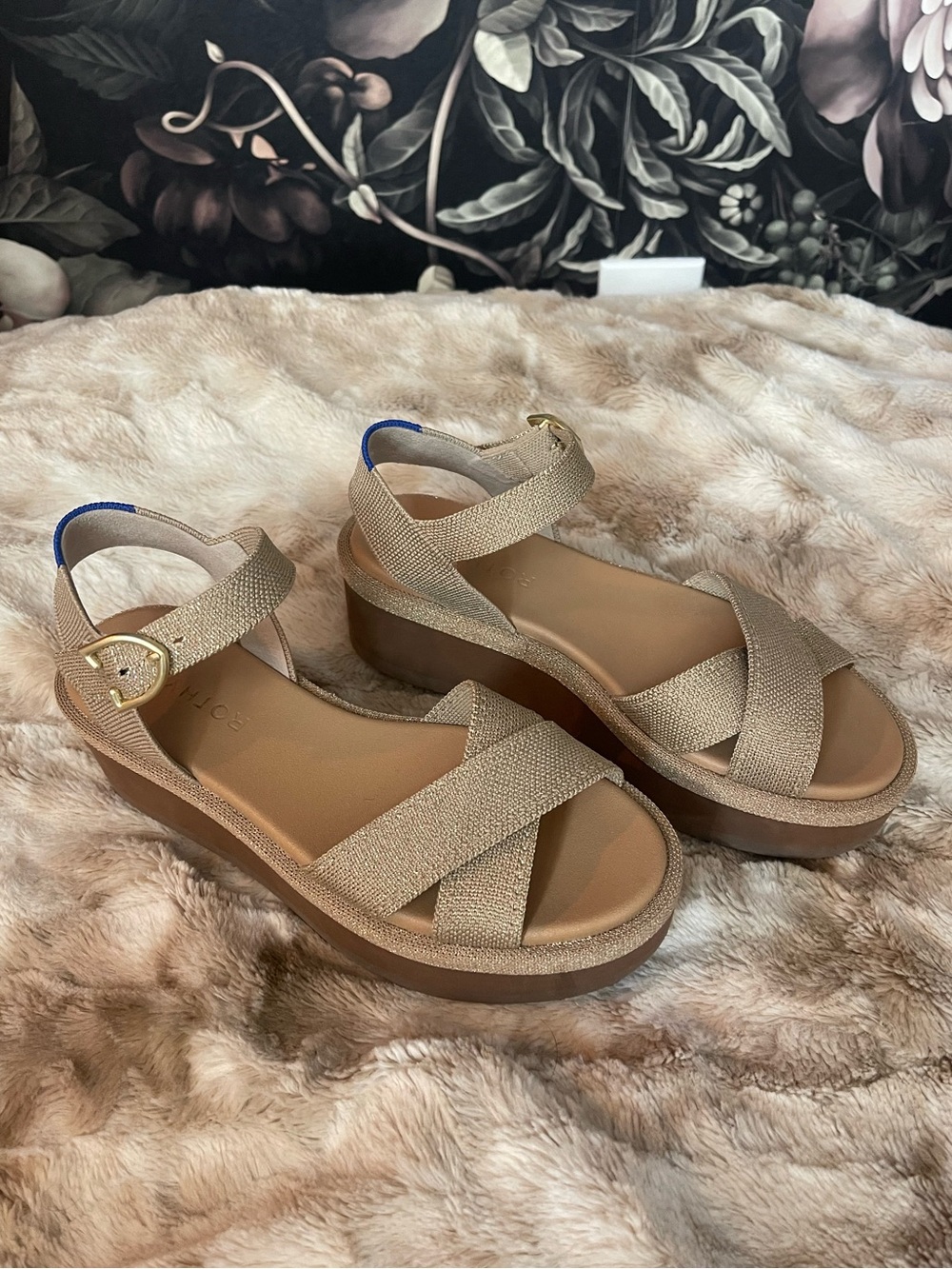Rothyโs The Weekend Platform Sandal Gold 6.5